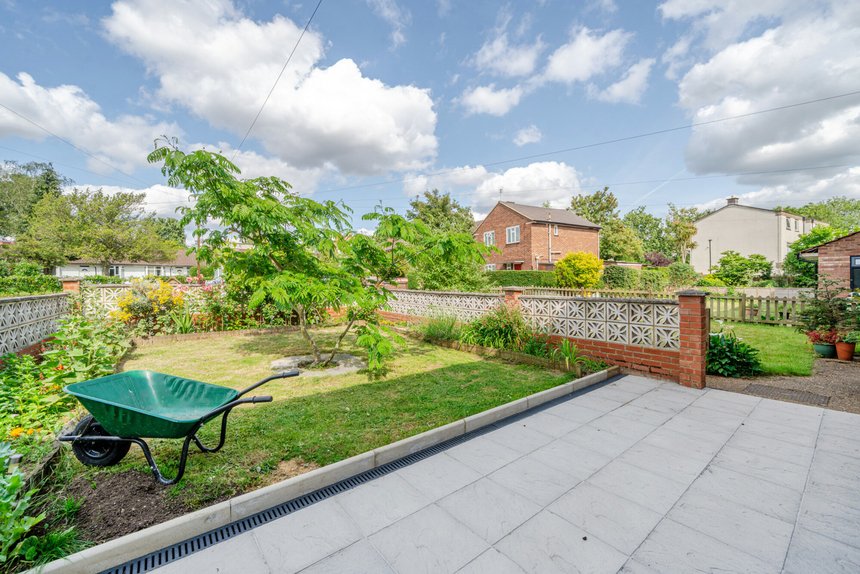 sold willow close london 53511 - Gibbs Gillespie