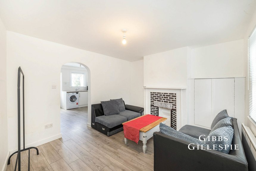 let high road london 53542 - Gibbs Gillespie