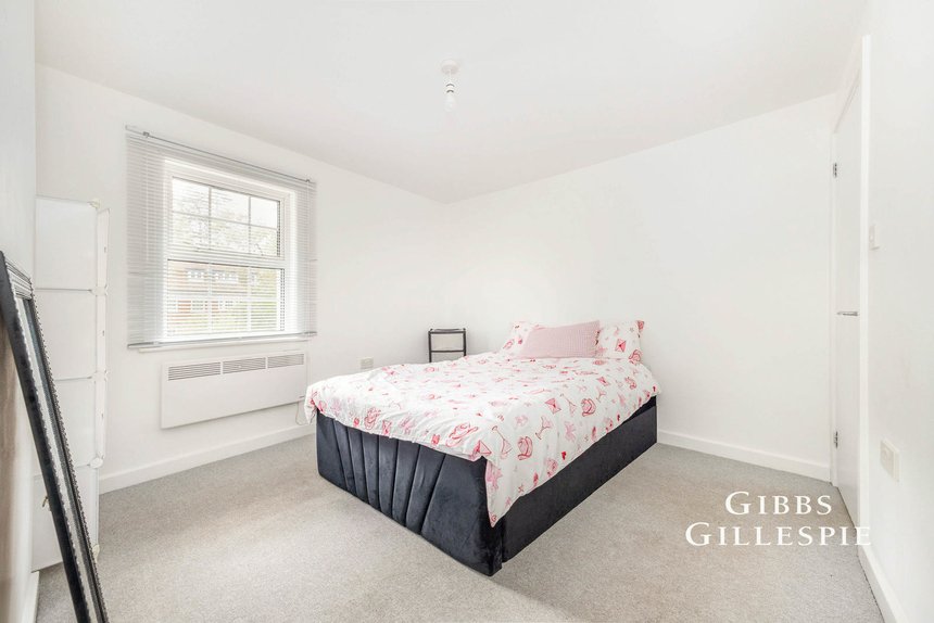 let high road london 53542 - Gibbs Gillespie