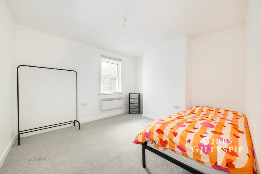 let high road london 53542 - Gibbs Gillespie