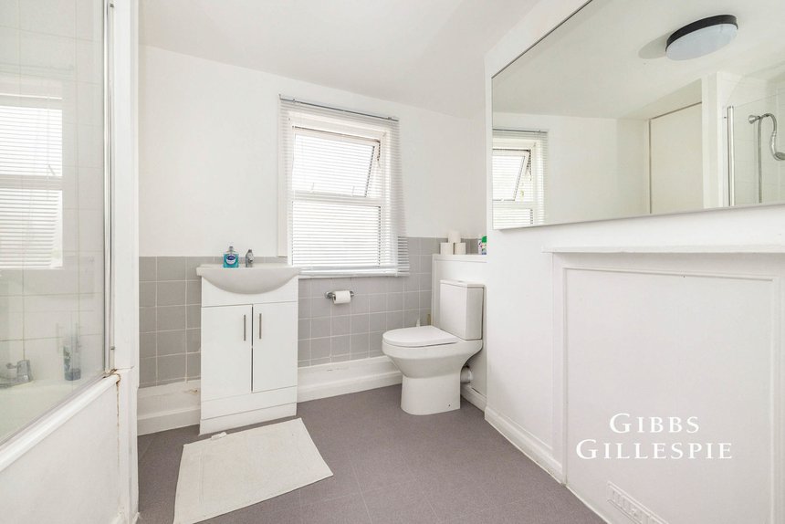 let high road london 53542 - Gibbs Gillespie