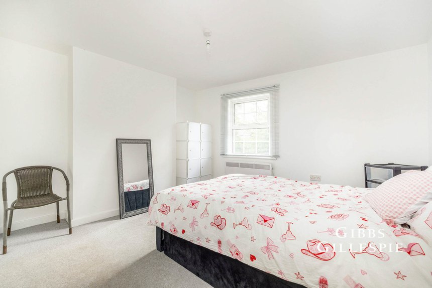 let high road london 53542 - Gibbs Gillespie