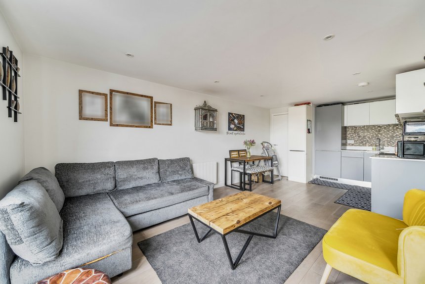 for sale field end road london 53697 - Gibbs Gillespie