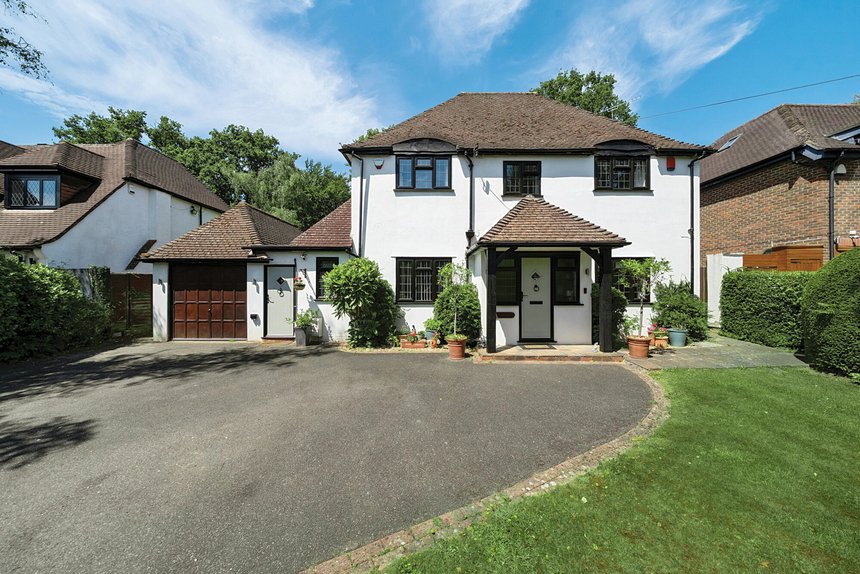 for sale the broadwalk london 53836 - Gibbs Gillespie