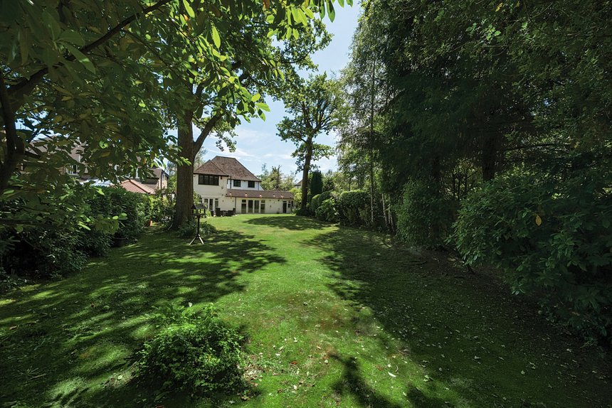for sale the broadwalk london 53836 - Gibbs Gillespie