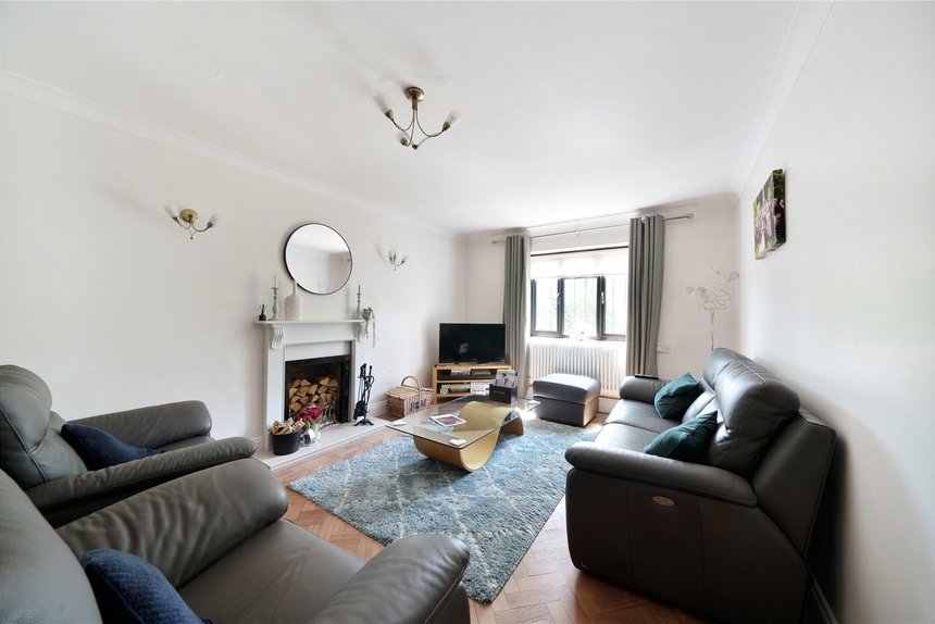 for sale the broadwalk london 53836 - Gibbs Gillespie