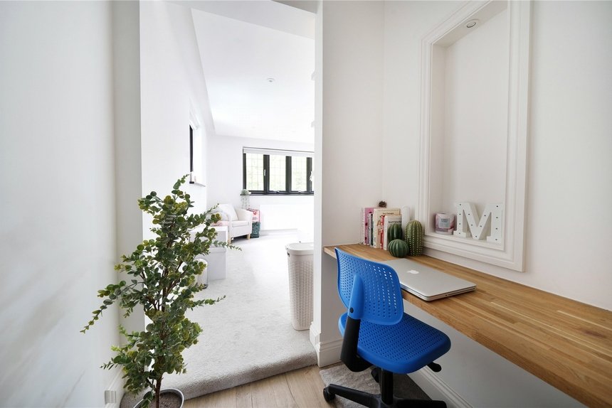 for sale the broadwalk london 53836 - Gibbs Gillespie
