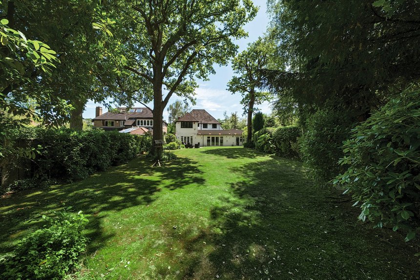 for sale the broadwalk london 53836 - Gibbs Gillespie