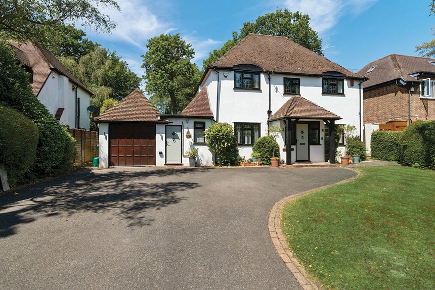 for sale the broadwalk london 53836 - Gibbs Gillespie