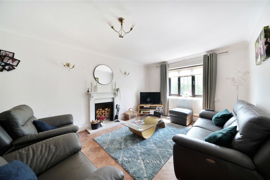 for sale the broadwalk london 53836 - Gibbs Gillespie
