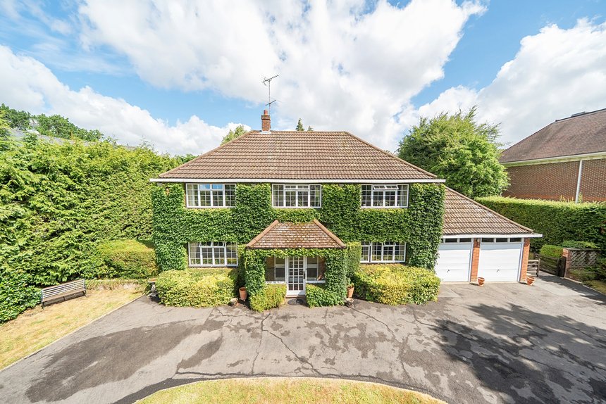 for sale nancy downs london 53902 - Gibbs Gillespie