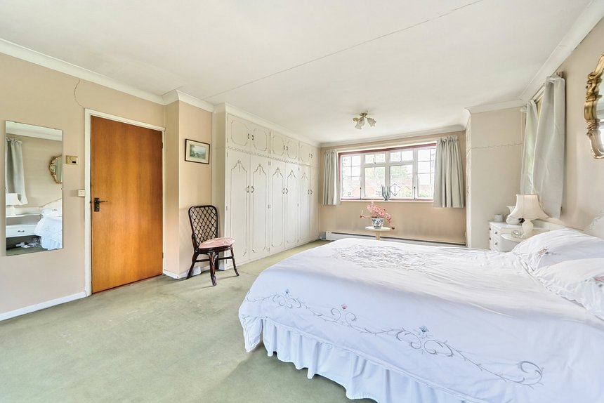 for sale nancy downs london 53902 - Gibbs Gillespie