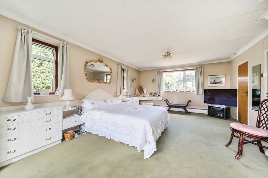 for sale nancy downs london 53902 - Gibbs Gillespie