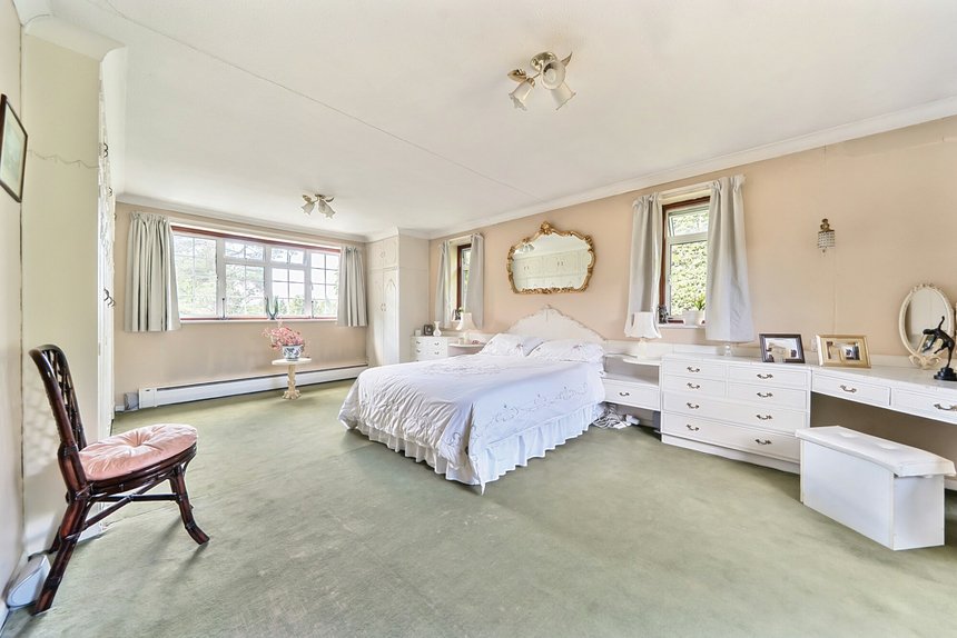 for sale nancy downs london 53902 - Gibbs Gillespie