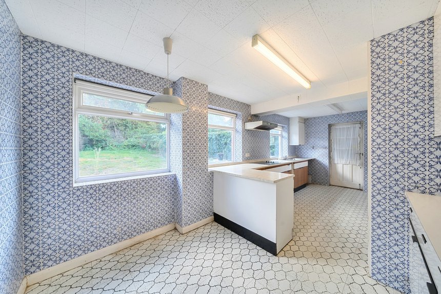 sold davenham avenue london 53903 - Gibbs Gillespie