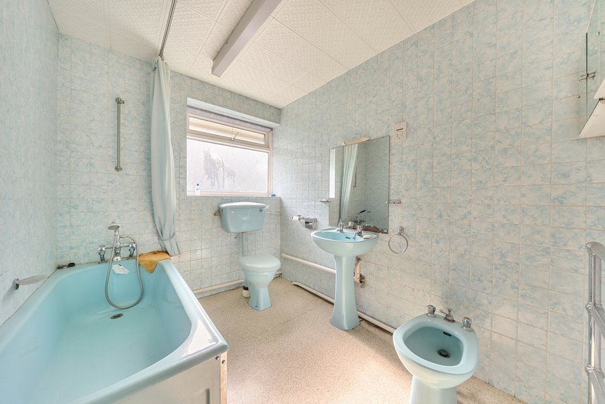 sold davenham avenue london 53903 - Gibbs Gillespie