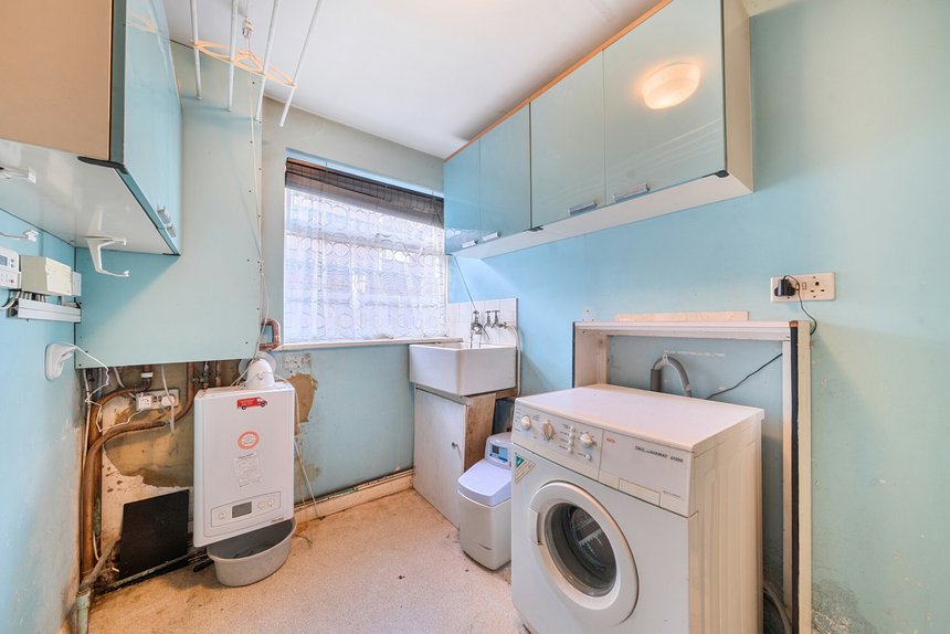 sold davenham avenue london 53903 - Gibbs Gillespie