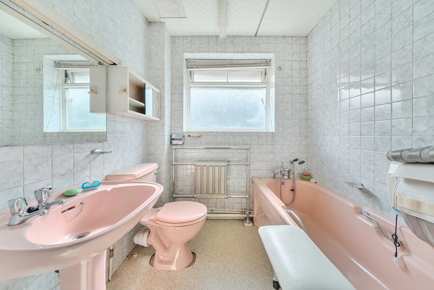 sold davenham avenue london 53903 - Gibbs Gillespie