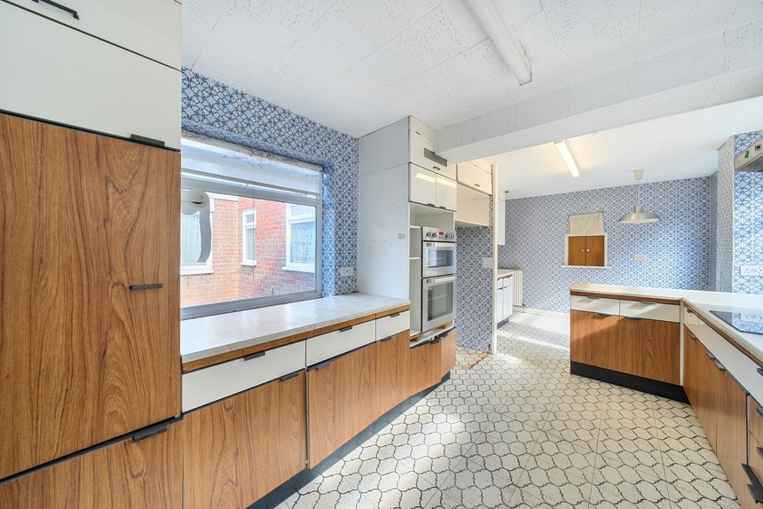 sold davenham avenue london 53903 - Gibbs Gillespie