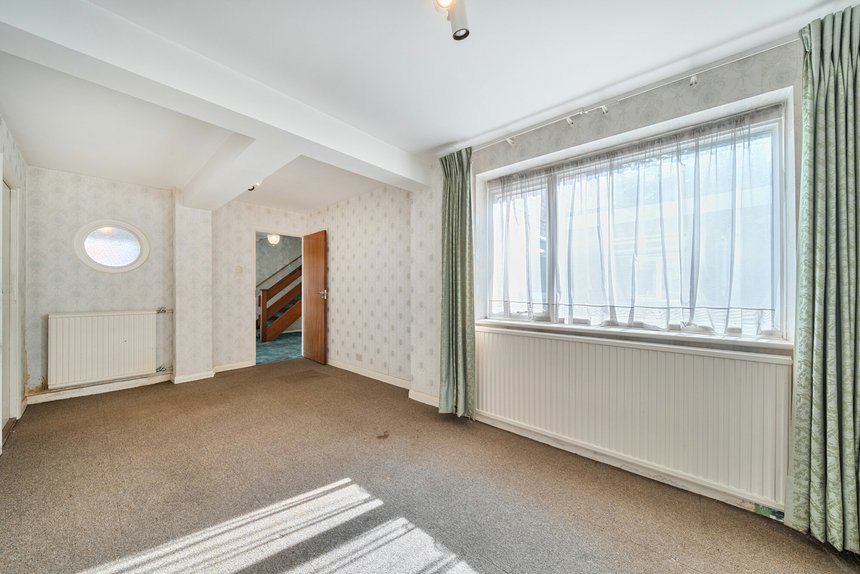 sold davenham avenue london 53903 - Gibbs Gillespie