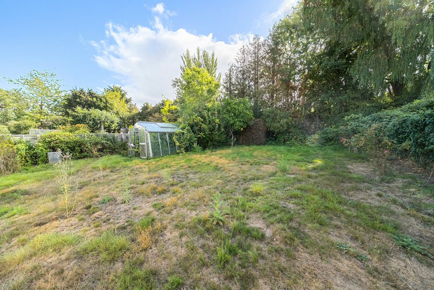 sold davenham avenue london 53903 - Gibbs Gillespie