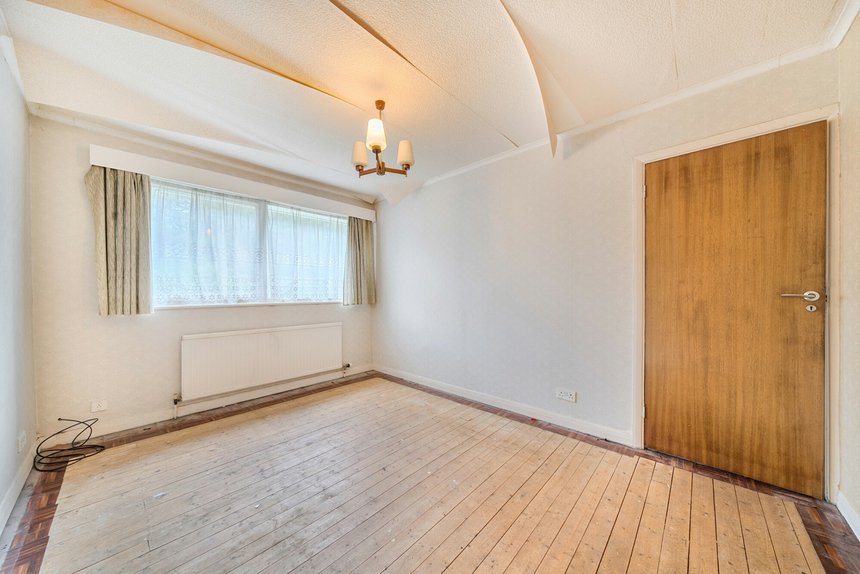 sold davenham avenue london 53903 - Gibbs Gillespie