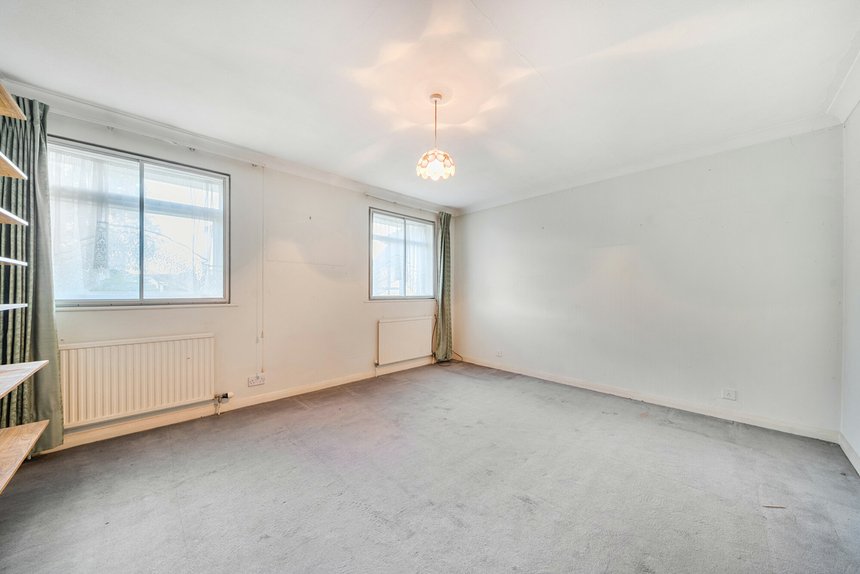 sold davenham avenue london 53903 - Gibbs Gillespie