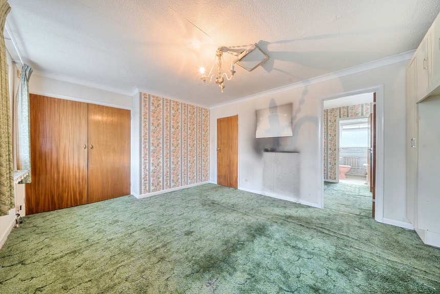 sold davenham avenue london 53903 - Gibbs Gillespie