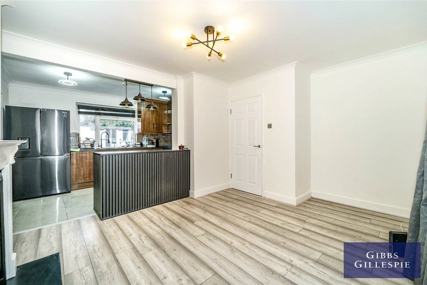 let cherry crescent london 54027 - Gibbs Gillespie