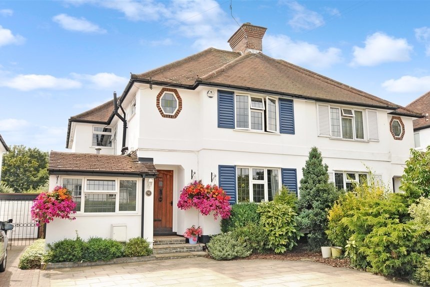 4 bedroom House for sale in Oaklands Avenue, Oxhey, Hertfordshire, WD19