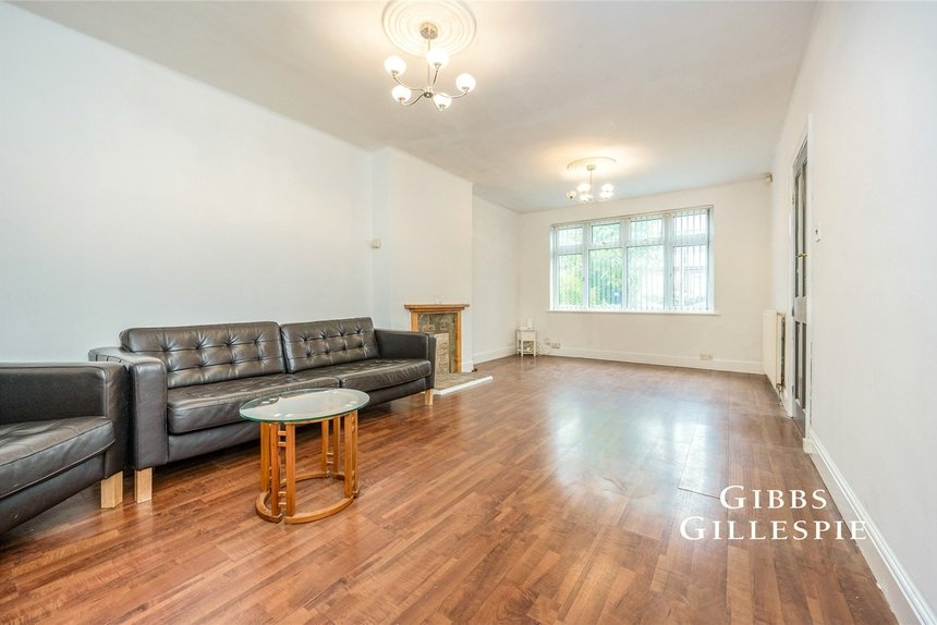 let st. michaels crescent london 54313 - Gibbs Gillespie