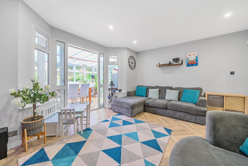 to let york road london 54411 - Gibbs Gillespie