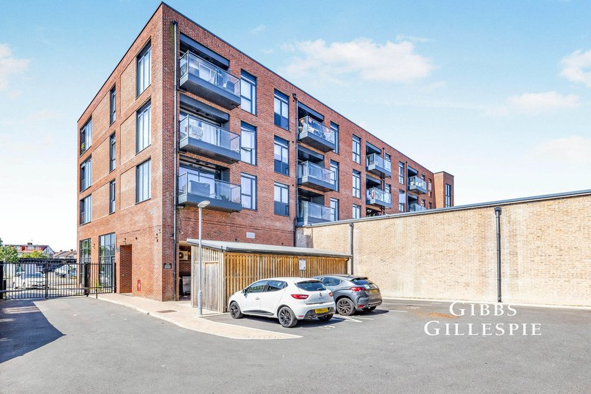 let essoldo close london 54754 - Gibbs Gillespie