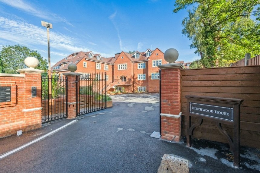 under offer birchwood house london 54897 - Gibbs Gillespie