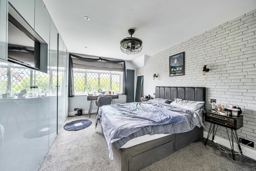 sold orchard drive london 55032 - Gibbs Gillespie