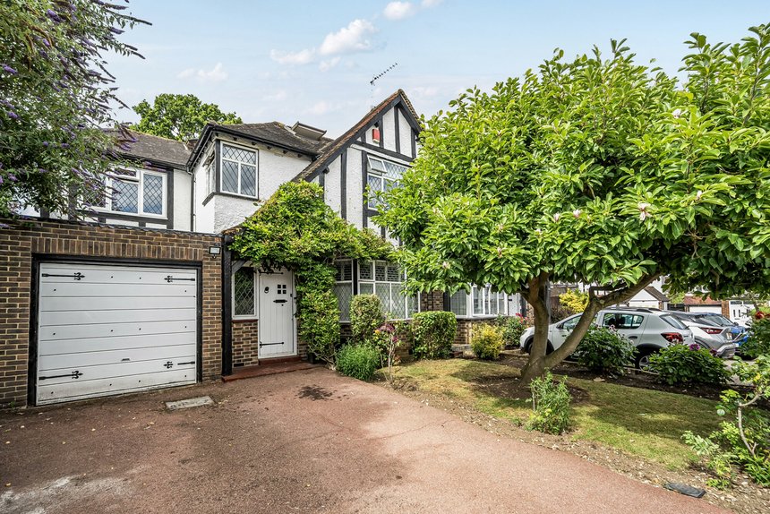 sold orchard drive london 55032 - Gibbs Gillespie