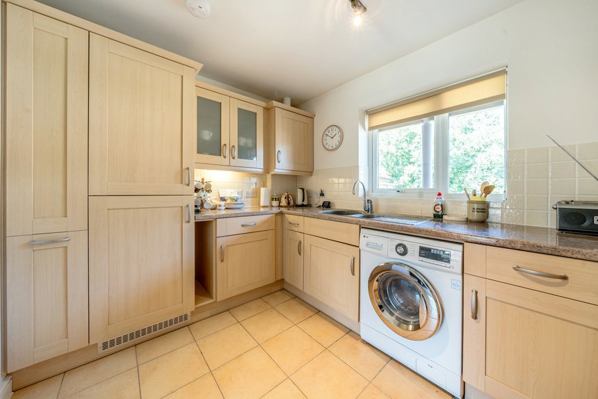 under offer chairmans walk london 55037 - Gibbs Gillespie