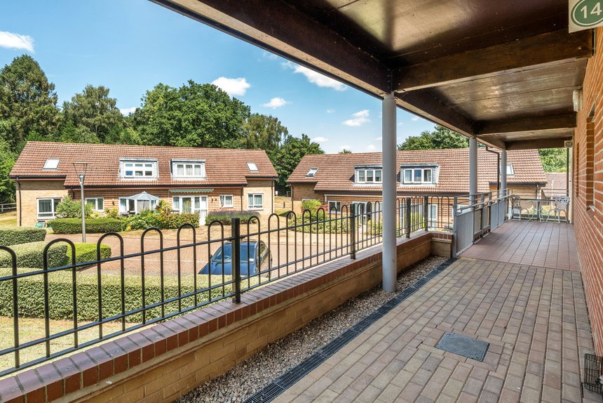 under offer chairmans walk london 55037 - Gibbs Gillespie