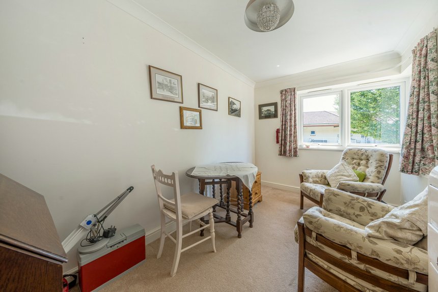 under offer chairmans walk london 55037 - Gibbs Gillespie