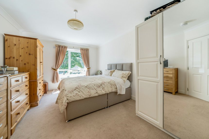 under offer chairmans walk london 55037 - Gibbs Gillespie