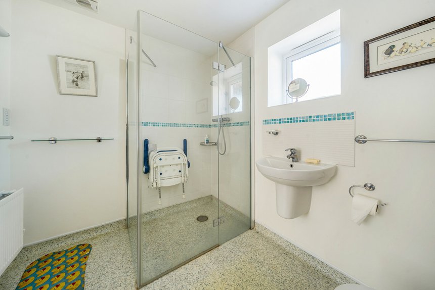under offer chairmans walk london 55037 - Gibbs Gillespie