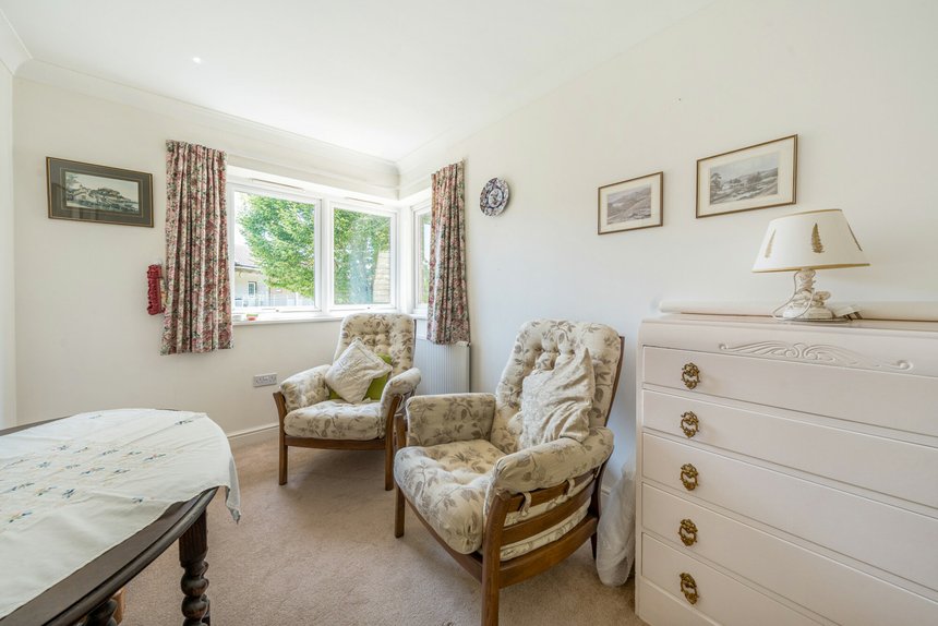 under offer chairmans walk london 55037 - Gibbs Gillespie