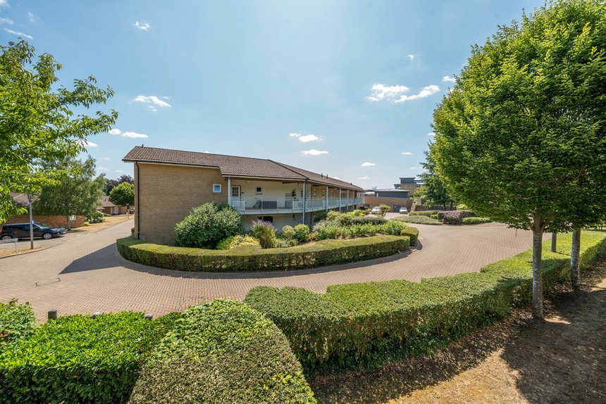 under offer chairmans walk london 55037 - Gibbs Gillespie