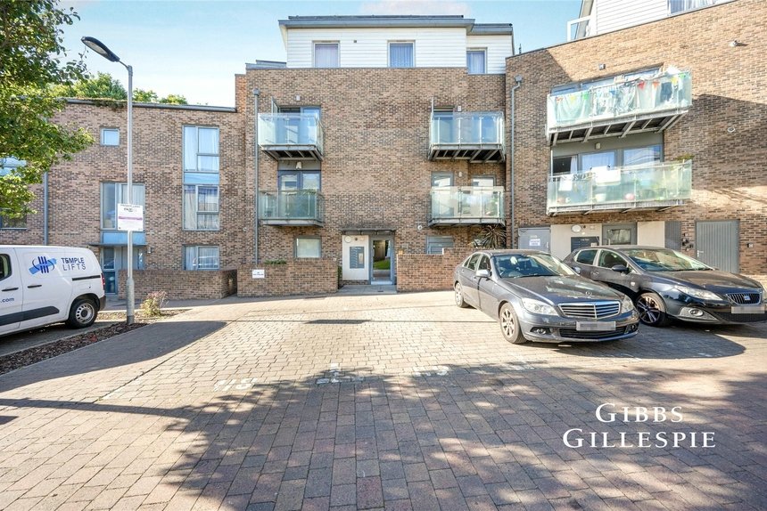 let lily close london 55040 - Gibbs Gillespie