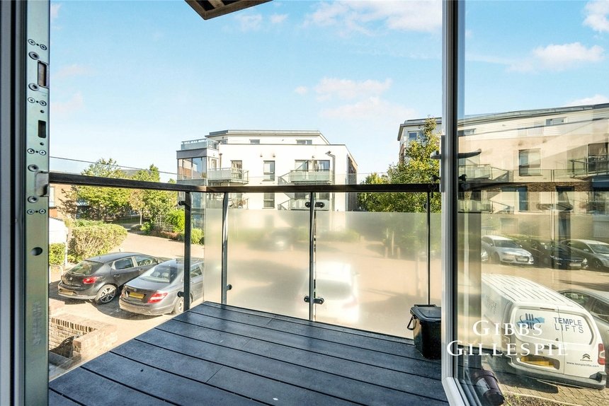 let lily close london 55040 - Gibbs Gillespie