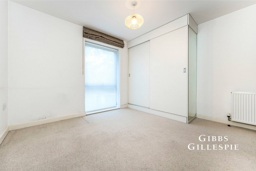 let lily close london 55040 - Gibbs Gillespie