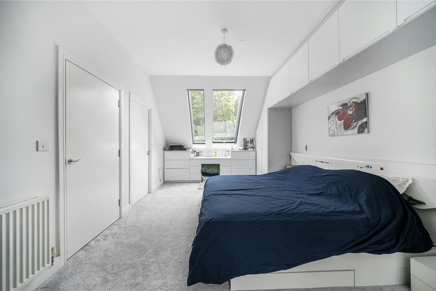 for sale partridge close london 55104 - Gibbs Gillespie