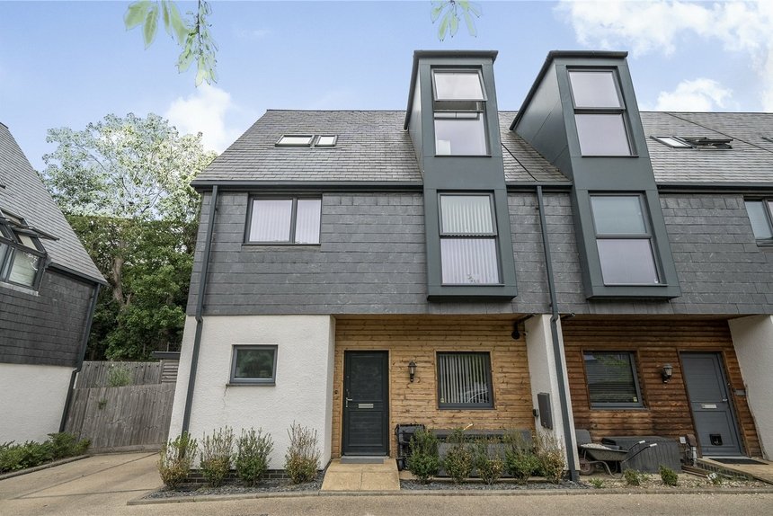 for sale partridge close london 55104 - Gibbs Gillespie