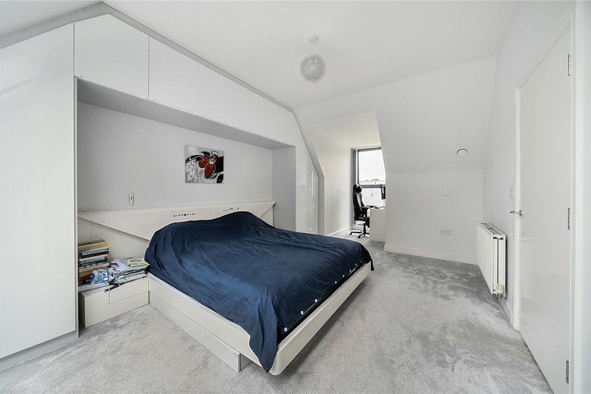 for sale partridge close london 55104 - Gibbs Gillespie
