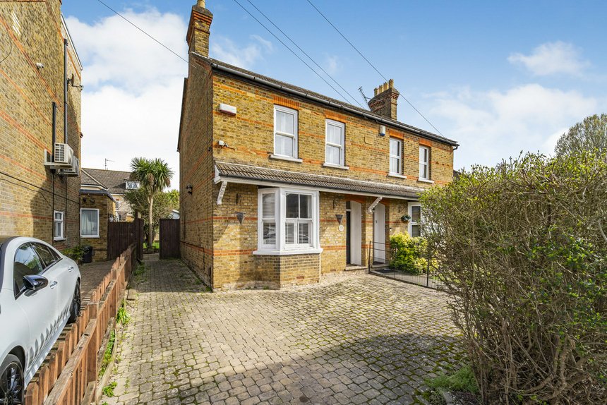 let glebe avenue london 55239 - Gibbs Gillespie